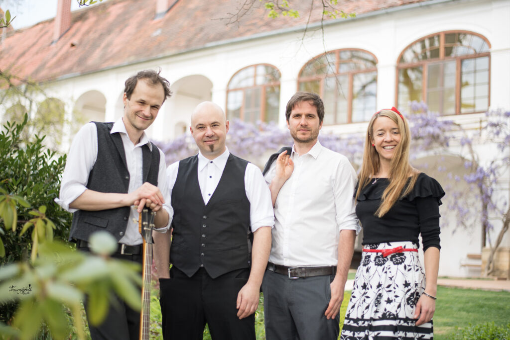 Liveband Firmenfeier, Musik für Firmenfeier, Band für Firmenfeier, Musik für Betriebsfeier, Band für Betriebsfeier, Musik für Weihnachtsfeier, Band für Weihnachtsfeier, Musik für Sommerfest, Band für Sommerfest, Musik für Firmenevent, Band für Firmenevent, Musik für Gala, Band für Galaabend, Eventband Österreich, Partyband Firmenfeier, Musik für Business-Events, Musik für Firmenjubiläum, Band für Produktpräsentation, Musik für Messe-Event, Live-Musik Firmenfeier, Unterhaltung Firmenfeier, professionelle Eventband, Livemusik für Unternehmen, Musik für Kundenevent, Musik für Mitarbeiterevent, Band für Mitarbeiterehrung, Musik für Adventfeier, Lounge-Musik Firmenfeier, Tanzmusik Firmenfeier, Musik für Empfang, Musik für Networking-Event, Musik für Kick-off Event, Hintergrundmusik Business-Event, Stimmungsmusik Firmenfeier, Eventmusik Österreich, Band buchen Firmenfeier