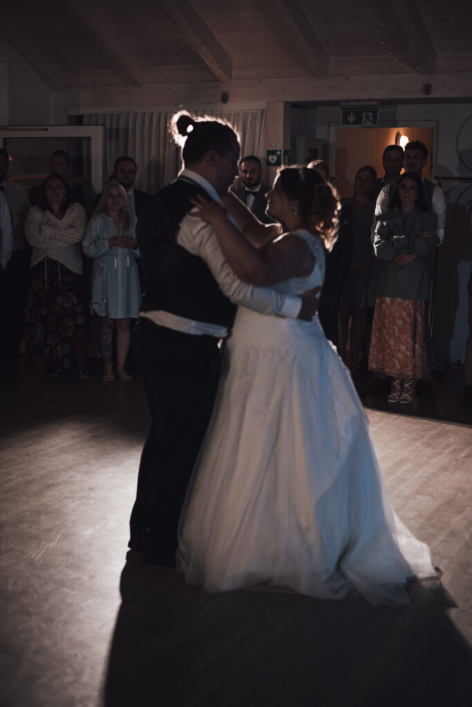 Hochzeitsband Österreich, Liveband Hochzeit, Musik für Trauung, Musik für Agape, Musik für Sektempfang, Musik für Hochzeitsparty, Musik für Eröffnungstanz, Tanzmusik Hochzeit, Band für Hochzeit buchen, Hochzeitsmusik live, Hochzeitsband Steiermark, Hochzeitsband Wien, Hochzeitsband Burgenland, Hochzeitsband Niederösterreich, Hochzeitsband Salzburg, Hochzeitsband Kärnten, Hochzeitsband Oberösterreich, Austropop Band Hochzeit, Partyband Hochzeit, Coverband Österreich, Rockband Hochzeit, Popband Hochzeit, Jazzband Hochzeit, Musikduo Hochzeit, Alleinunterhalter Hochzeit, Musik für freie Trauung, Musik für kirchliche Trauung, Musik für Brautstehlen, Musik für Hochzeitstanz, Musik für Aftershowparty, Musik für Hochzeitsdinner, Emotionale Hochzeitsmusik, Stimmung auf der Hochzeit, Musik für Gänsehautmomente, Livemusik mit Gefühl, Unvergessliche Hochzeitsmomente, hochzeitsfotograf burgenland, hochzeitsfotograf kitzladen, hochzeitsfotograf oberwart, hochzeitsreportage burgenland, hochzeitsreportage kitzladen, hochzeitsreportage oberwart, fotograf hochzeit burgenland, fotograf hochzeit kitzladen, fotograf hochzeit oberwart, hochzeitsfotografie burgenland, hochzeitsfotos burgenland, heiraten im burgenland, professionelle hochzeitsfotos, natürlicher hochzeitsfotograf, emotionale hochzeitsreportage, hochzeitsbilder burgenland, hochzeit fotografieren lassen burgenland, fotograf für hochzeit pinkafeld, brautpaarshooting burgenland, hochzeit schloss rotenturm, hochzeit schloss tabor, hochzeitsfotograf südburgenland, hochzeitsfotograf pinkafeld, fotograf für freie trauung burgenland, standesamtliche hochzeit burgenland, hochzeitsfotograf stegersbach, hochzeitsfotograf bad tatzmannsdorf