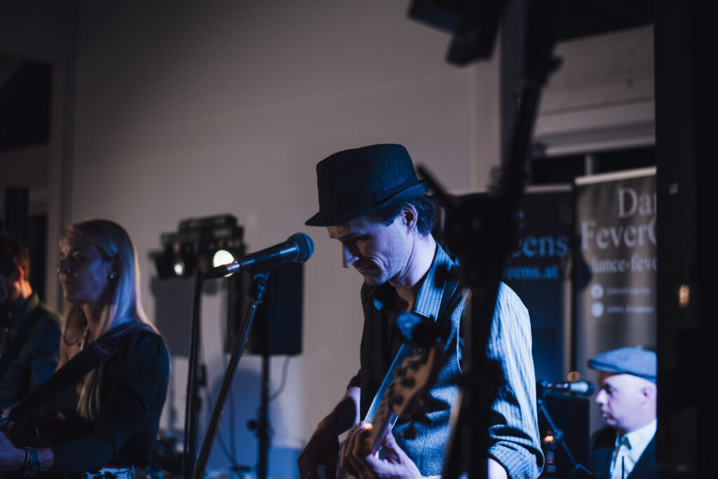 Hochzeitsband Österreich, Liveband Hochzeit, Musik für Trauung, Musik für Agape, Musik für Sektempfang, Musik für Hochzeitsparty, Musik für Eröffnungstanz, Tanzmusik Hochzeit, Band für Hochzeit buchen, Hochzeitsmusik live, Hochzeitsband Steiermark, Hochzeitsband Wien, Hochzeitsband Burgenland, Hochzeitsband Niederösterreich, Hochzeitsband Salzburg, Hochzeitsband Kärnten, Hochzeitsband Oberösterreich, Austropop Band Hochzeit, Partyband Hochzeit, Coverband Österreich, Rockband Hochzeit, Popband Hochzeit, Jazzband Hochzeit, Musikduo Hochzeit, Alleinunterhalter Hochzeit, Musik für freie Trauung, Musik für kirchliche Trauung, Musik für Brautstehlen, Musik für Hochzeitstanz, Musik für Aftershowparty, Musik für Hochzeitsdinner, Emotionale Hochzeitsmusik, Stimmung auf der Hochzeit, Musik für Gänsehautmomente, Livemusik mit Gefühl, Unvergessliche Hochzeitsmomente, hochzeitsfotograf burgenland, hochzeitsfotograf kitzladen, hochzeitsfotograf oberwart, hochzeitsreportage burgenland, hochzeitsreportage kitzladen, hochzeitsreportage oberwart, fotograf hochzeit burgenland, fotograf hochzeit kitzladen, fotograf hochzeit oberwart, hochzeitsfotografie burgenland, hochzeitsfotos burgenland, heiraten im burgenland, professionelle hochzeitsfotos, natürlicher hochzeitsfotograf, emotionale hochzeitsreportage, hochzeitsbilder burgenland, hochzeit fotografieren lassen burgenland, fotograf für hochzeit pinkafeld, brautpaarshooting burgenland, hochzeit schloss rotenturm, hochzeit schloss tabor, hochzeitsfotograf südburgenland, hochzeitsfotograf pinkafeld, fotograf für freie trauung burgenland, standesamtliche hochzeit burgenland, hochzeitsfotograf stegersbach, hochzeitsfotograf bad tatzmannsdorf