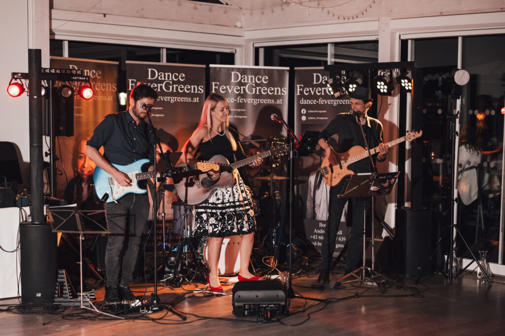 Hochzeitsband Österreich, Liveband Hochzeit, Musik für Trauung, Musik für Agape, Musik für Sektempfang, Musik für Hochzeitsparty, Musik für Eröffnungstanz, Tanzmusik Hochzeit, Band für Hochzeit buchen, Hochzeitsmusik live, Hochzeitsband Steiermark, Hochzeitsband Wien, Hochzeitsband Burgenland, Hochzeitsband Niederösterreich, Hochzeitsband Salzburg, Hochzeitsband Kärnten, Hochzeitsband Oberösterreich, Austropop Band Hochzeit, Partyband Hochzeit, Coverband Österreich, Rockband Hochzeit, Popband Hochzeit, Jazzband Hochzeit, Musikduo Hochzeit, Alleinunterhalter Hochzeit, Musik für freie Trauung, Musik für kirchliche Trauung, Musik für Brautstehlen, Musik für Hochzeitstanz, Musik für Aftershowparty, Musik für Hochzeitsdinner, Emotionale Hochzeitsmusik, Stimmung auf der Hochzeit, Musik für Gänsehautmomente, Livemusik mit Gefühl, Unvergessliche Hochzeitsmomente, hochzeitsfotograf burgenland, hochzeitsfotograf kitzladen, hochzeitsfotograf oberwart, hochzeitsreportage burgenland, hochzeitsreportage kitzladen, hochzeitsreportage oberwart, fotograf hochzeit burgenland, fotograf hochzeit kitzladen, fotograf hochzeit oberwart, hochzeitsfotografie burgenland, hochzeitsfotos burgenland, heiraten im burgenland, professionelle hochzeitsfotos, natürlicher hochzeitsfotograf, emotionale hochzeitsreportage, hochzeitsbilder burgenland, hochzeit fotografieren lassen burgenland, fotograf für hochzeit pinkafeld, brautpaarshooting burgenland, hochzeit schloss rotenturm, hochzeit schloss tabor, hochzeitsfotograf südburgenland, hochzeitsfotograf pinkafeld, fotograf für freie trauung burgenland, standesamtliche hochzeit burgenland, hochzeitsfotograf stegersbach, hochzeitsfotograf bad tatzmannsdorf