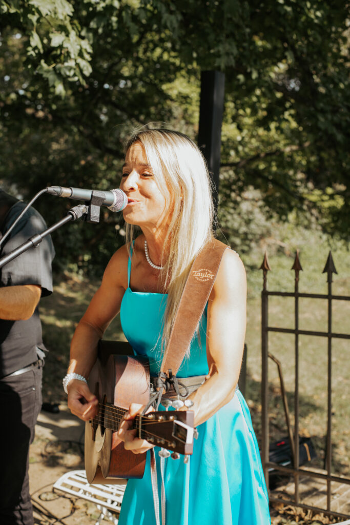Hochzeitsband, Hochzeitsband Österreich, Liveband Hochzeit, Musik für Trauung, Musik für Agape, Musik für Sektempfang, Musik für Hochzeitsparty, Musik für Eröffnungstanz, Tanzmusik Hochzeit, Band für Hochzeit buchen, Hochzeitsmusik live, Hochzeitsband Steiermark, Hochzeitsband Wien, Hochzeitsband Burgenland, Hochzeitsband Niederösterreich, Hochzeitsband Salzburg, Hochzeitsband Kärnten, Hochzeitsband Oberösterreich, Austropop Band Hochzeit, Partyband Hochzeit, Coverband Österreich, Rockband Hochzeit, Popband Hochzeit, Jazzband Hochzeit, Musikduo Hochzeit, Alleinunterhalter Hochzeit, Musik für freie Trauung, Musik für kirchliche Trauung, Musik für Brautstehlen, Musik für Hochzeitstanz, Musik für Aftershowparty, Musik für Hochzeitsdinner, Emotionale Hochzeitsmusik, Stimmung auf der Hochzeit, Musik für Gänsehautmomente, Livemusik mit Gefühl, Unvergessliche Hochzeitsmomente